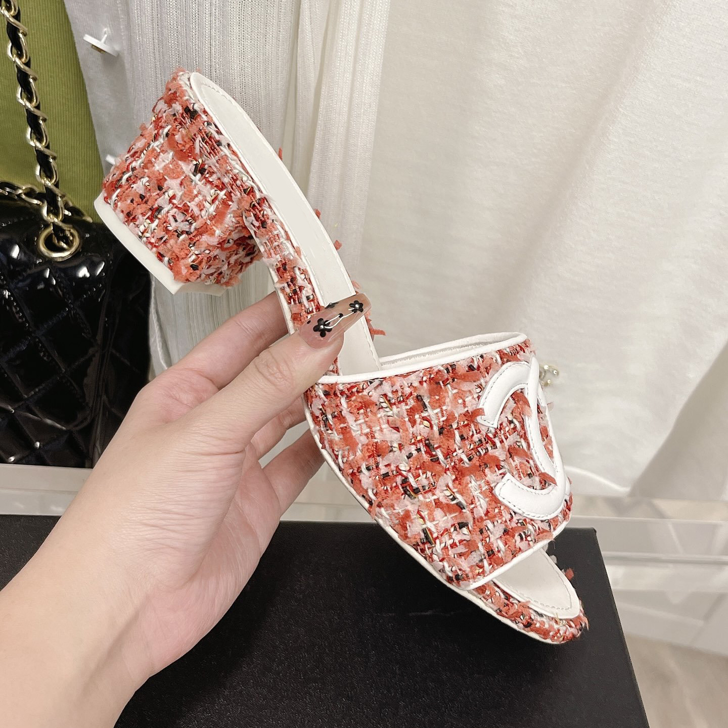 

Women slippers top quality luxury designer brand Logo Spring/summer latest slipper fashion versatile inner sheepskin with box dust bag are size34-41, As picture 2