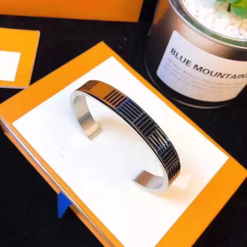 

Luxury Designer Cuff High Quality Fashion Men's or Women's Bracelets With Box