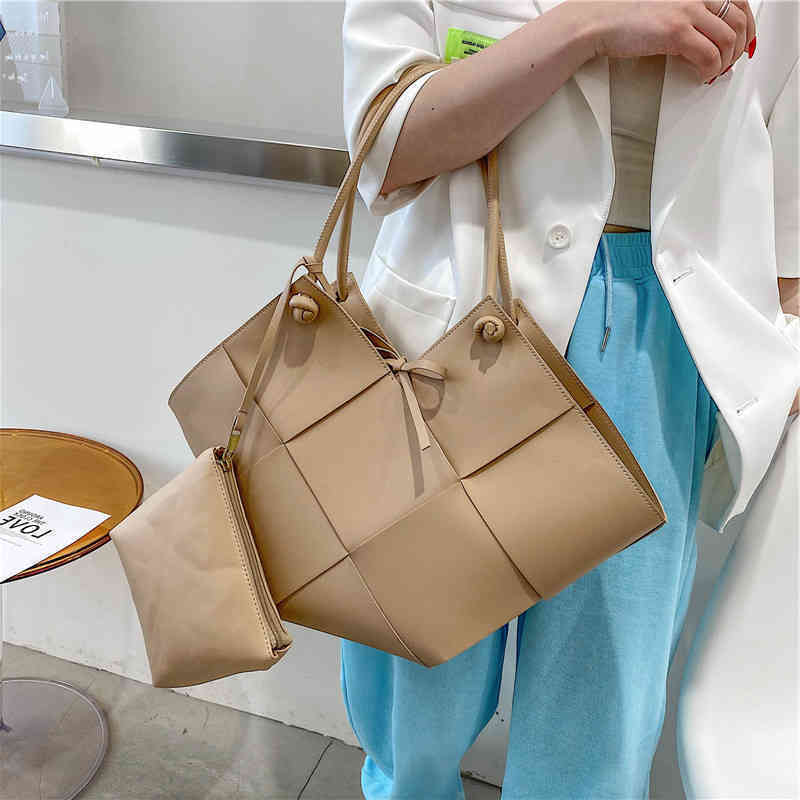 

Personalized Venetas Bottegav Large Capacity Niche Design Fashion One Shoulder Handbag Net Red Lattice Tote Woven Bag Armpit, White