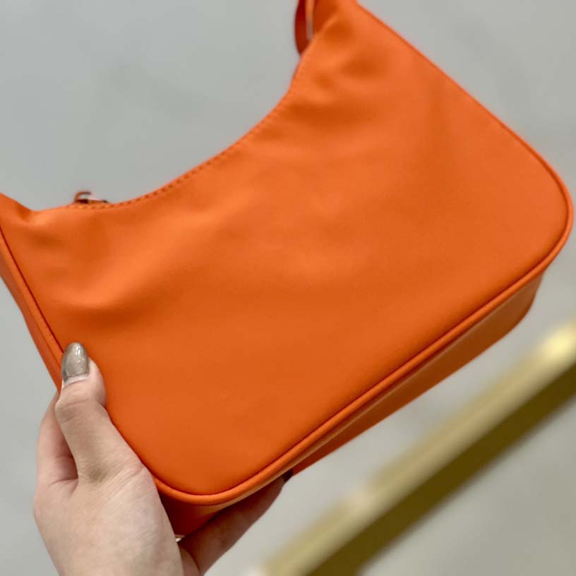 

Womens Nylon handbags Zippers Simple top handle on the go tote Ladies Fashion Small Everyday Underarm Bags Wallets Designer Evening shoulder bag original gift box, Yellow