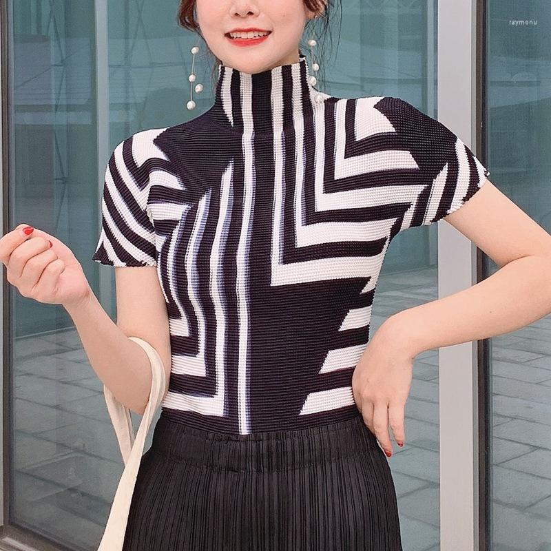 

Women's T-Shirt Miyake Pleated Top Women's Short-sleeved Turtleneck Slim Fashion Spring And Summer Print T-shirtWomen's, Picture color