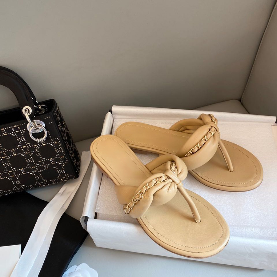 

10A Mirror quality Genuine Leather Slippers Luxuries Designers Thong Sandals Sheepskin Designer Flip Flops Summer Women Shoes With Box CC02