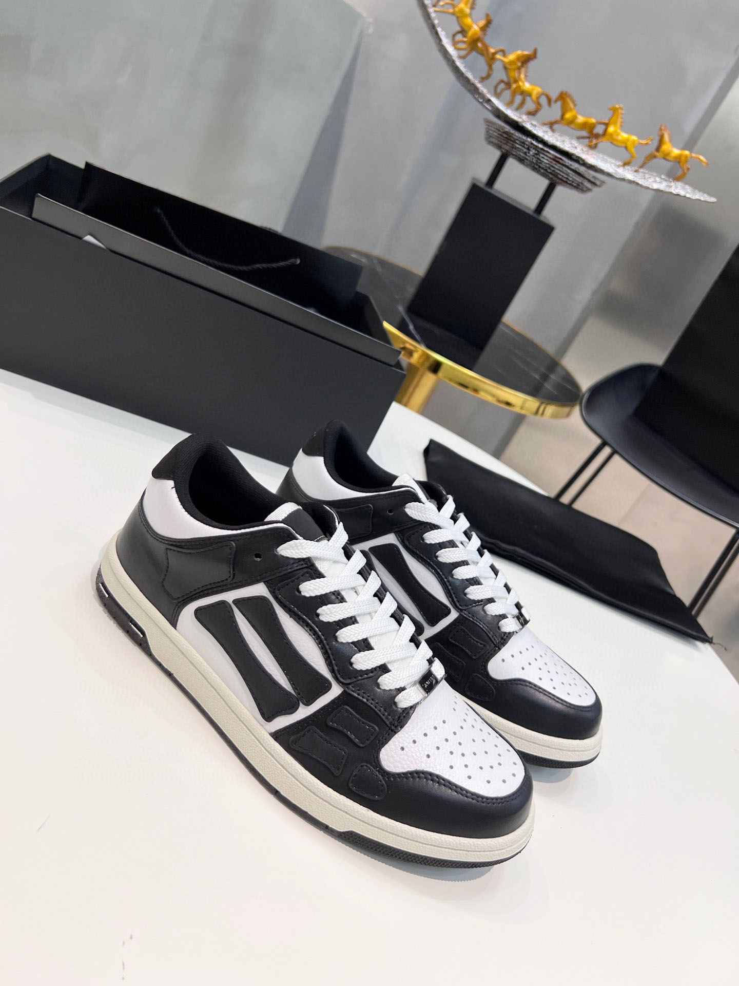 

SKEL-TOP Sneakers 2021 Luxury Designer Men Spring Shoes Leather Bones Applique Upper EVA Footbed low-top High-top Sport Shoe Comfort Top Quality, As picture