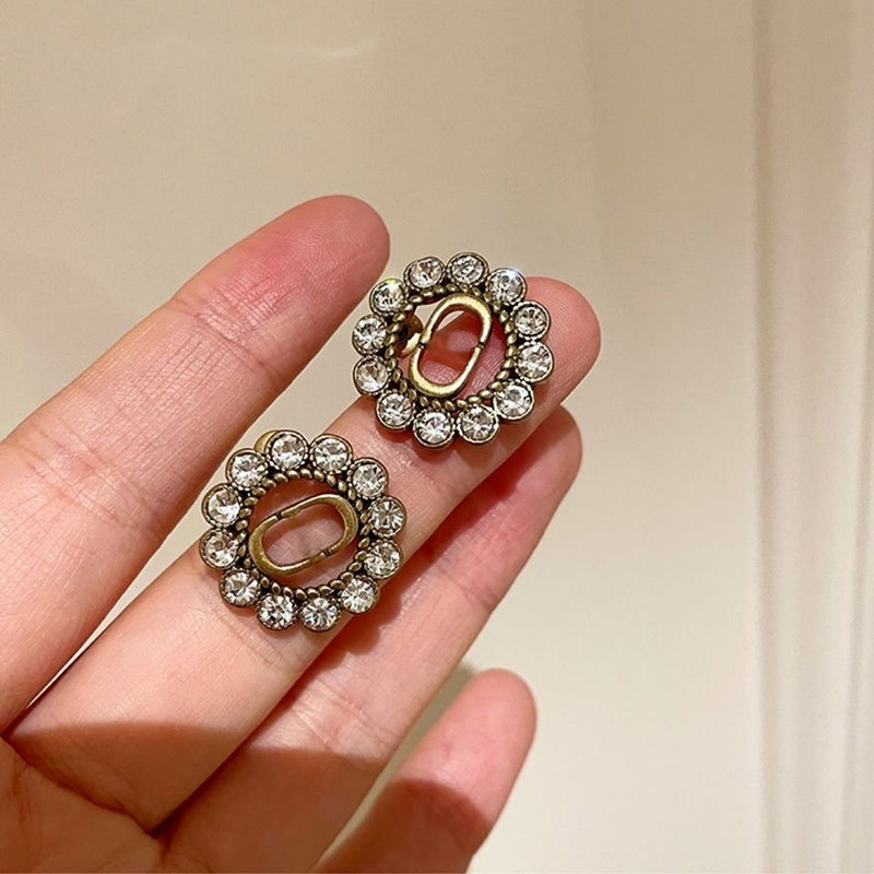 

Women 18K Gold Plated Earrings Luxury Brand Designers Letters C Stud Geometric Ladies Round Crystal Pearl Earring Wedding Party Jewerlry