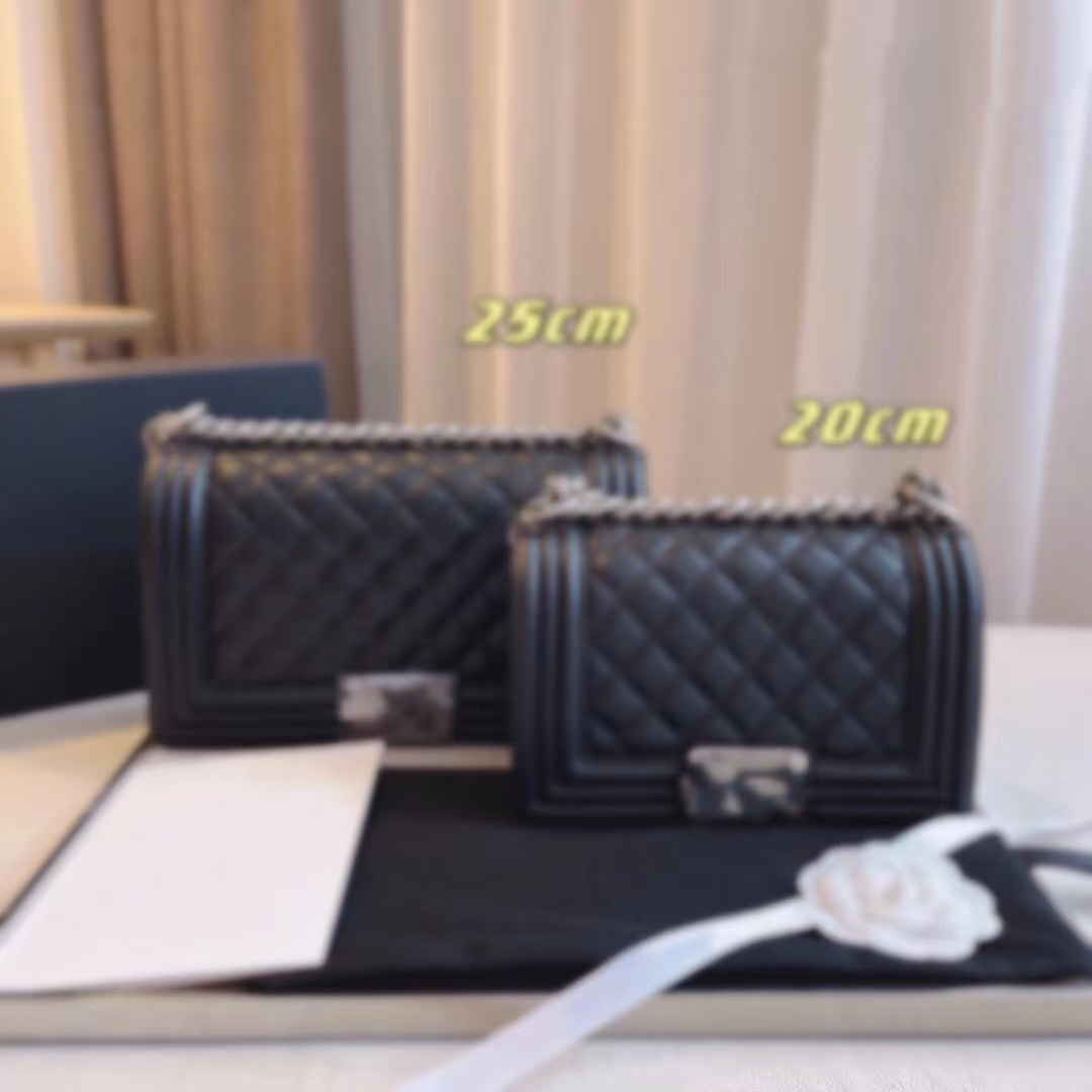 

Women Fashion Shoulder Bags are stylish square Bags in simple checkered design, Customize