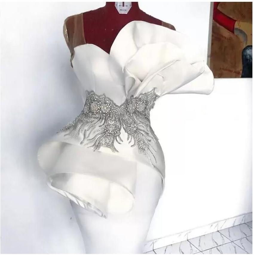2022 Modeste Blanc Bretelles Transparentes Robes De Cocktail Froncé Satin Longueur Au Genou Courte Robe De Soirée De Bal Paillettes Appliques Per
