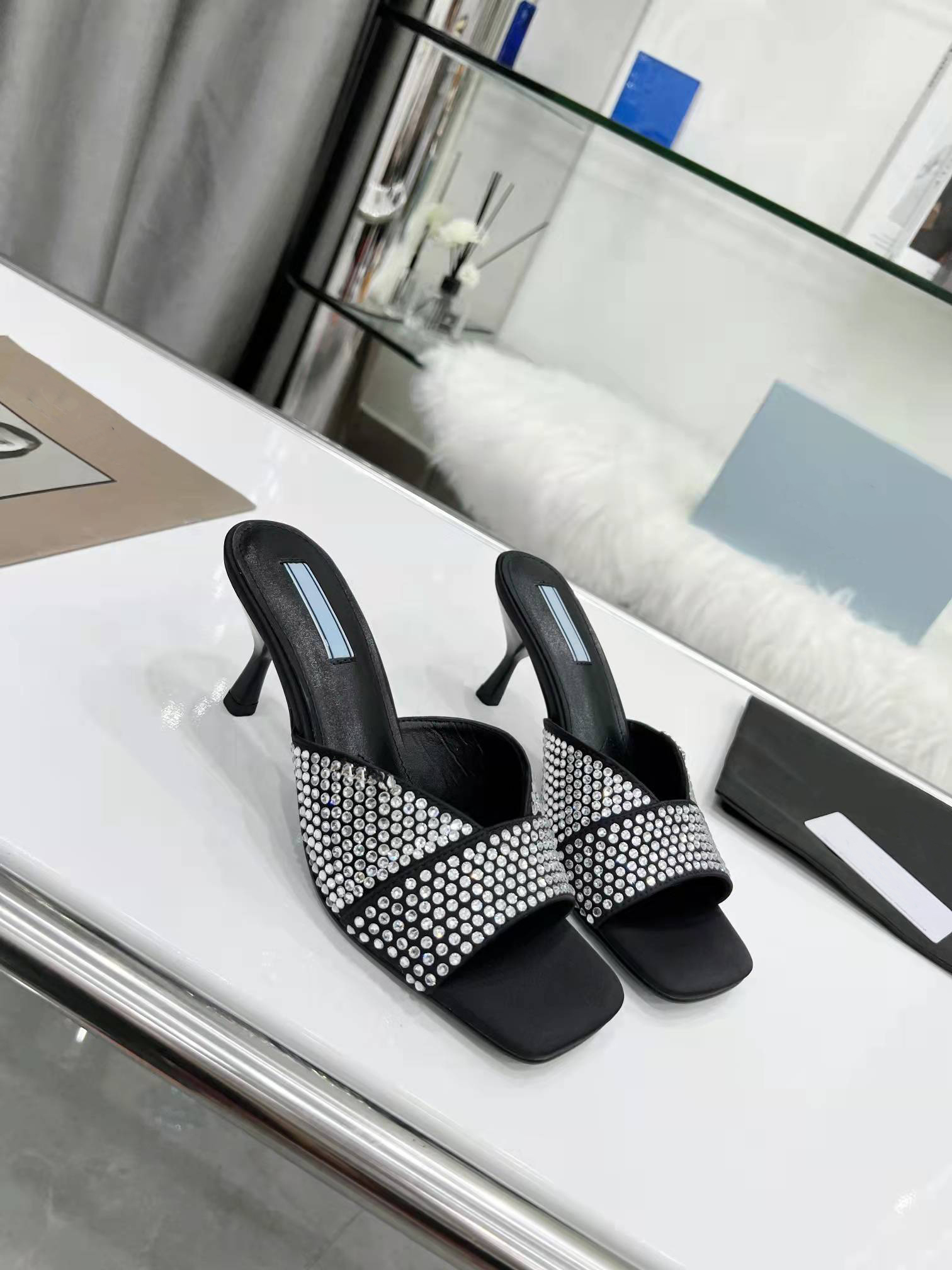 

Satin slippers with imitation crystal trim heels brand triangle Much face imitativel builds light and shadow style rainbow dazzle color style is marked, Color 1