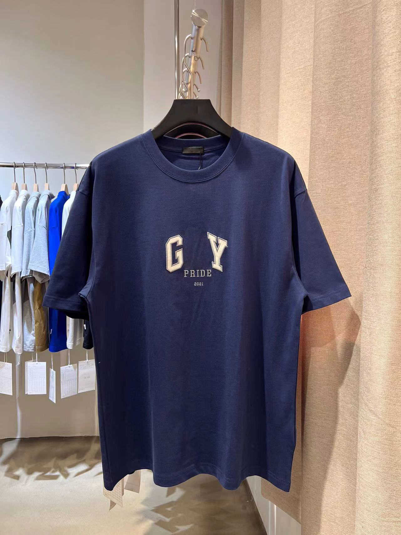 2022 Été Rose T-shirt Designer Hommes Courts Casual Tops T-shirt Rouge Femme B22 Sleeve Col Col T-shirt Paris