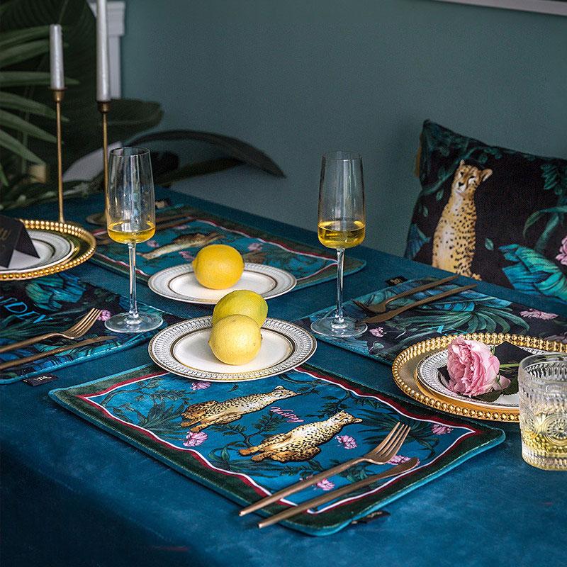 

Mats & Pads Velvet Printed Western Food Placemat Table Protection Decorative Fabric Placemats Double Thick Rectangle Tableware Mat