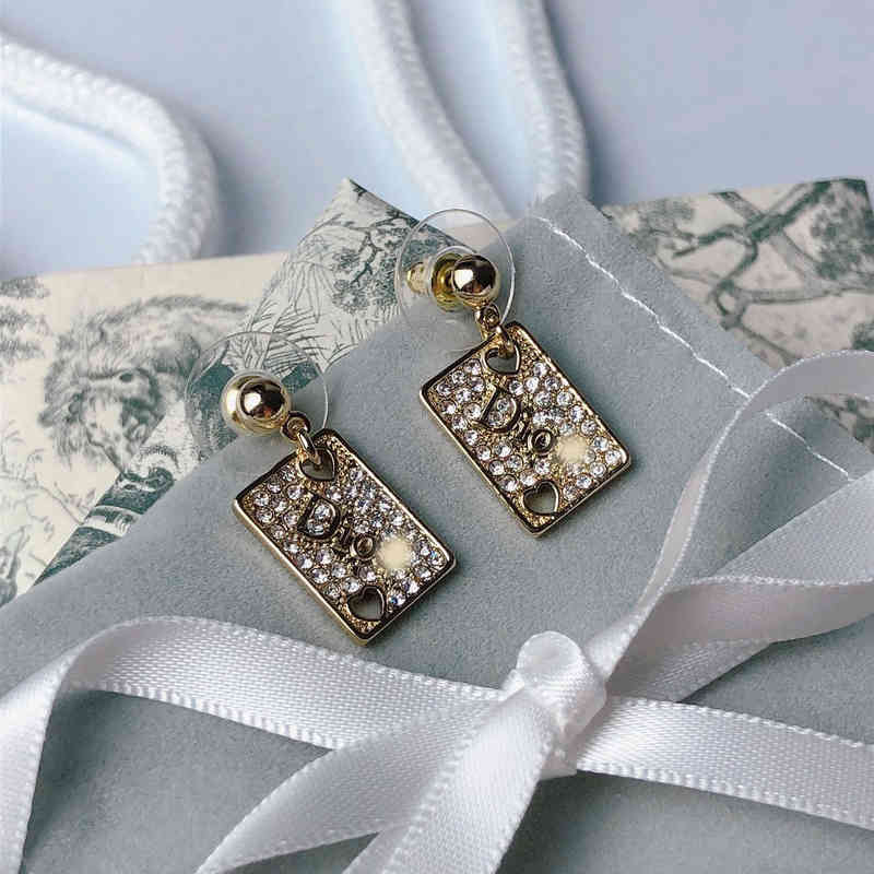 D Famille de Zircon Temperament2022 Brand de luxe Design de mode de luxe Boucles d'oreilles à bijoux pour dames polyvalentes