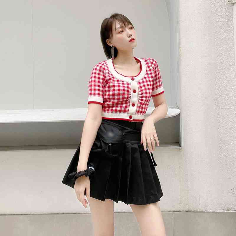 

triangle spring and summer new single side pocket high waist college style nylon belt pleated skirt women, Black