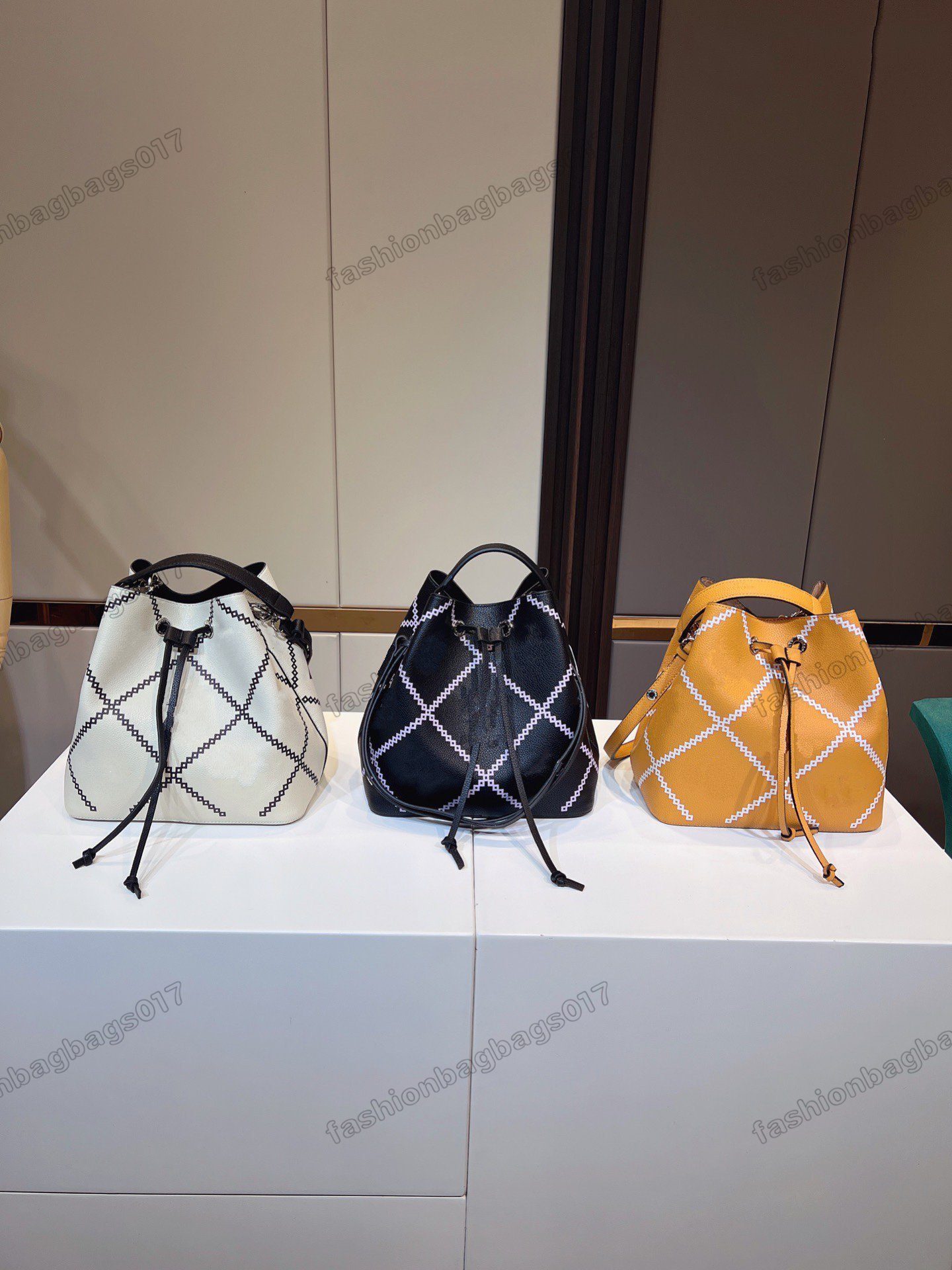 

NEW NEONOE MM Bucket Bag Black White Long Shoulder Strap Cross Body Diamond Stripe Pattern Hobo Luxurys Designers Bags Neo Noe