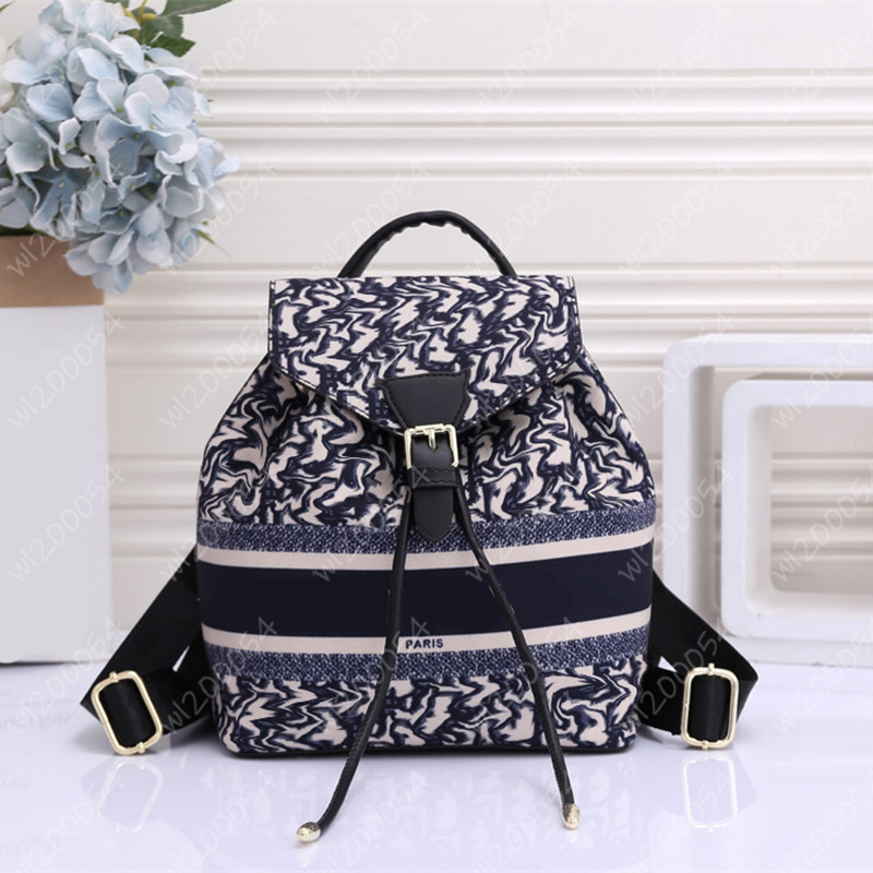 Fashion sac à dos Femmes pour hommes Designer Sac de voyage Sacs de voyage Luxury Rucksack School Sacs épaule Backpacks Letter D Cross Body Body