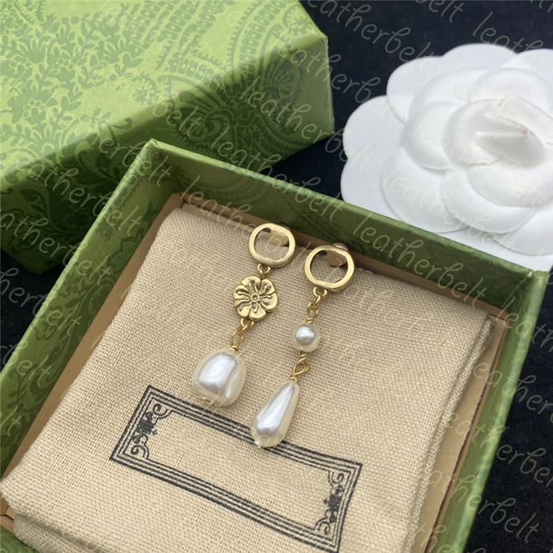 

Designer Gold Flower Stud Retro Letter Charm Earrings Chic Pearl Ear Pendant Elegant Asymmetric Earring Party Jewelry