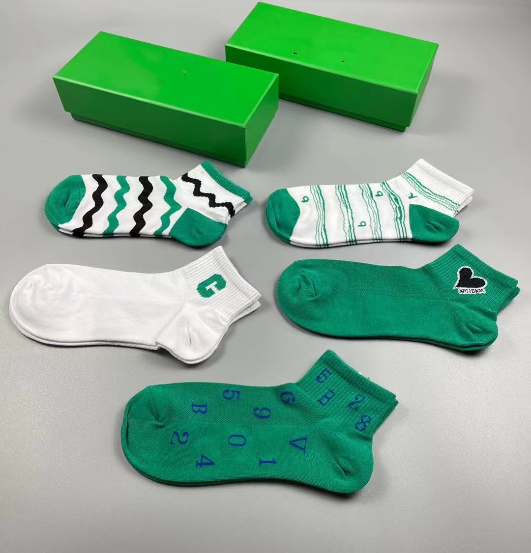 

High Quality Men Cotton Socks Four Seasons Casual Male Women & Men Brand Soccer Running Sock Soft Simple Fashions 5 pair with box