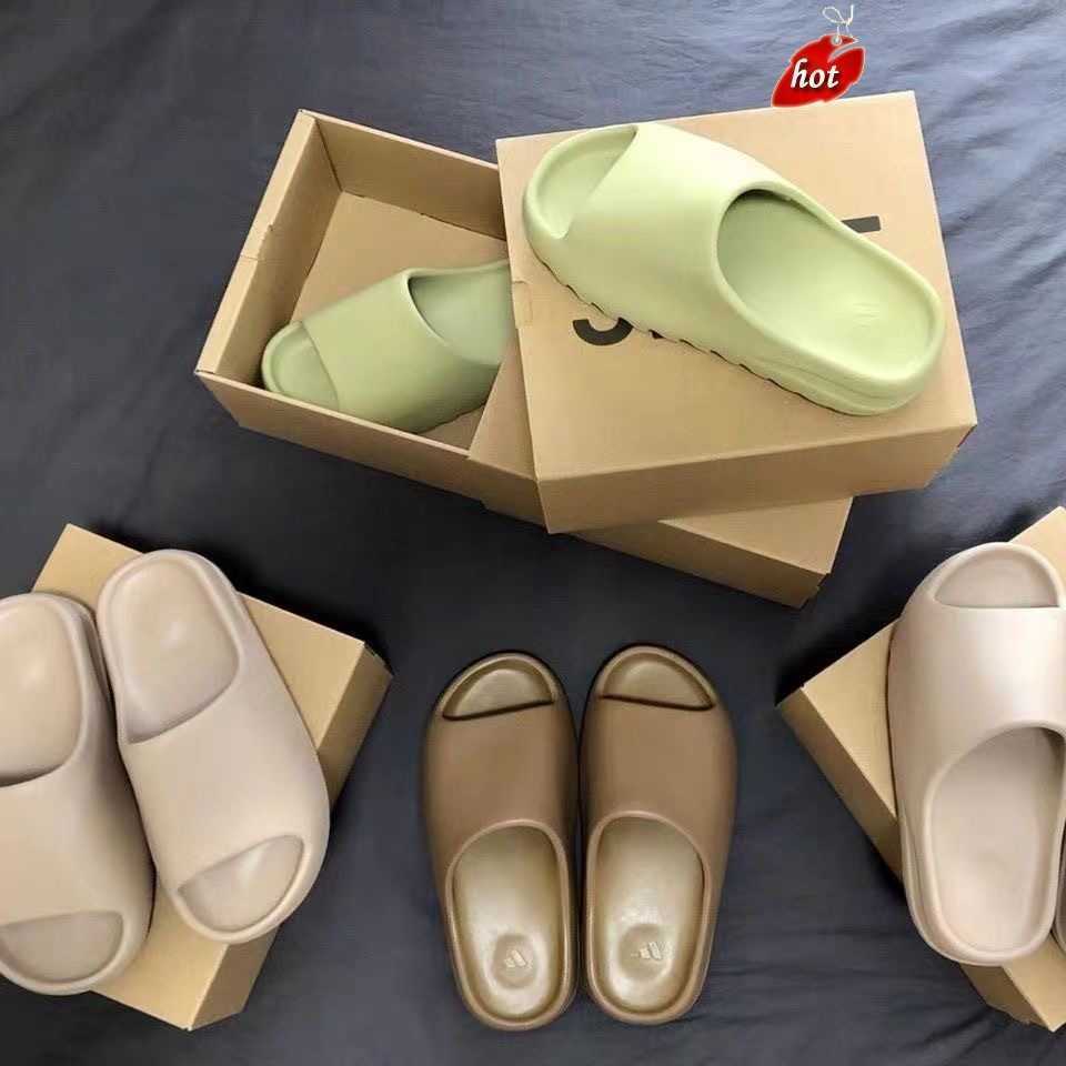

2022 With Box Slides Foam Runner Slippers Sandals Sneakers Shoes Women Designer Beach Fashion Trainersgraffiti Bone White Resin Desert Sand