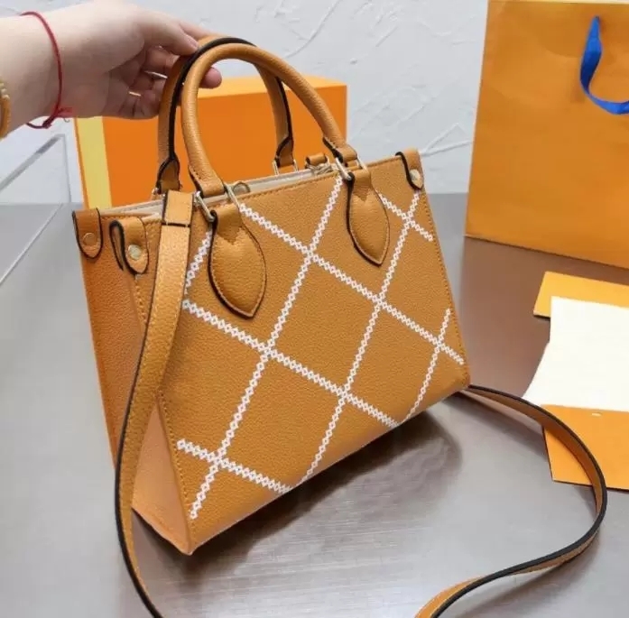 

Luxury Card Holders Crossbody Quilted Purse Evening Bags Totes Backpacks Designer Handbag Beach Luxuries Wallets Women Multi Pochette Bag Zhouzhoubao123 LBD0, No bags