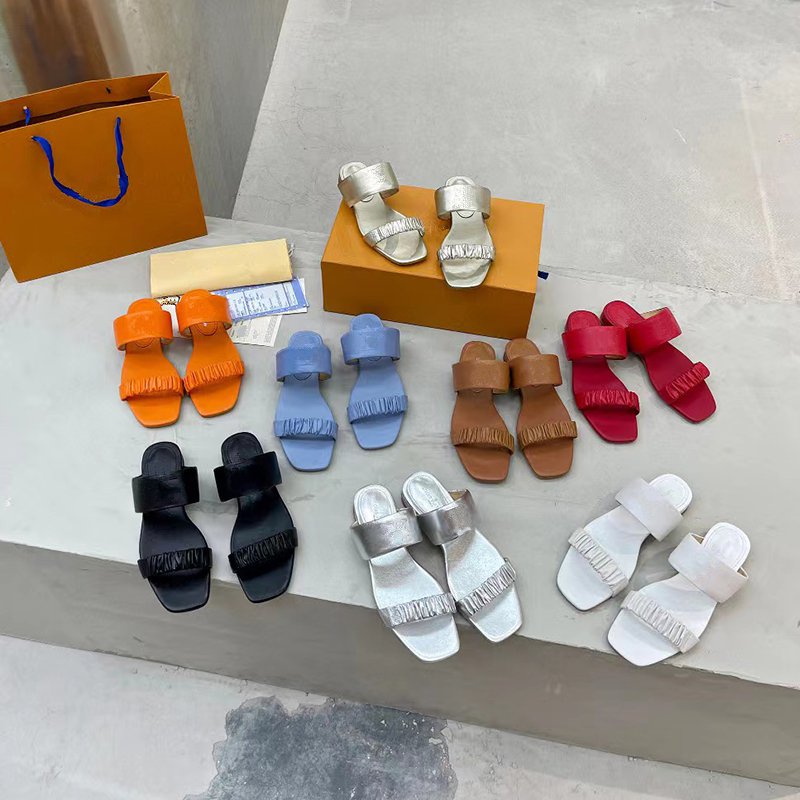 US4-US12 Femmes Designers Diapositives Pantoufles 23SS Mode Plage En Plein Air Confortable Chaussures Décontractées Couleur D'été Nouvelle Pantou
