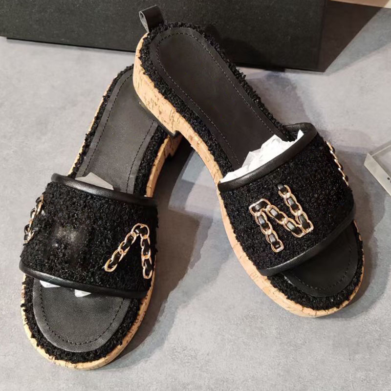 

Designer Fashion Womens Slippers Classic Metal Chain Embroidered Sheepskin Pad Flip-Flops Luxury Ladies Casual Versatile Sandals Beach Shoes Outdoor Shoes, Black