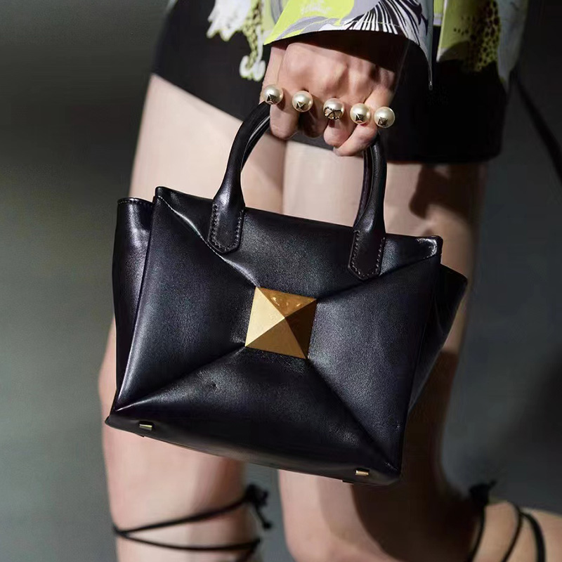 

Wholesale Classic Designer Totes Fashion New large rivet handbag Leather Handbags Women High Capacity Handbag Shoulder Bags Wallets CrossbodyBag, Figure 8