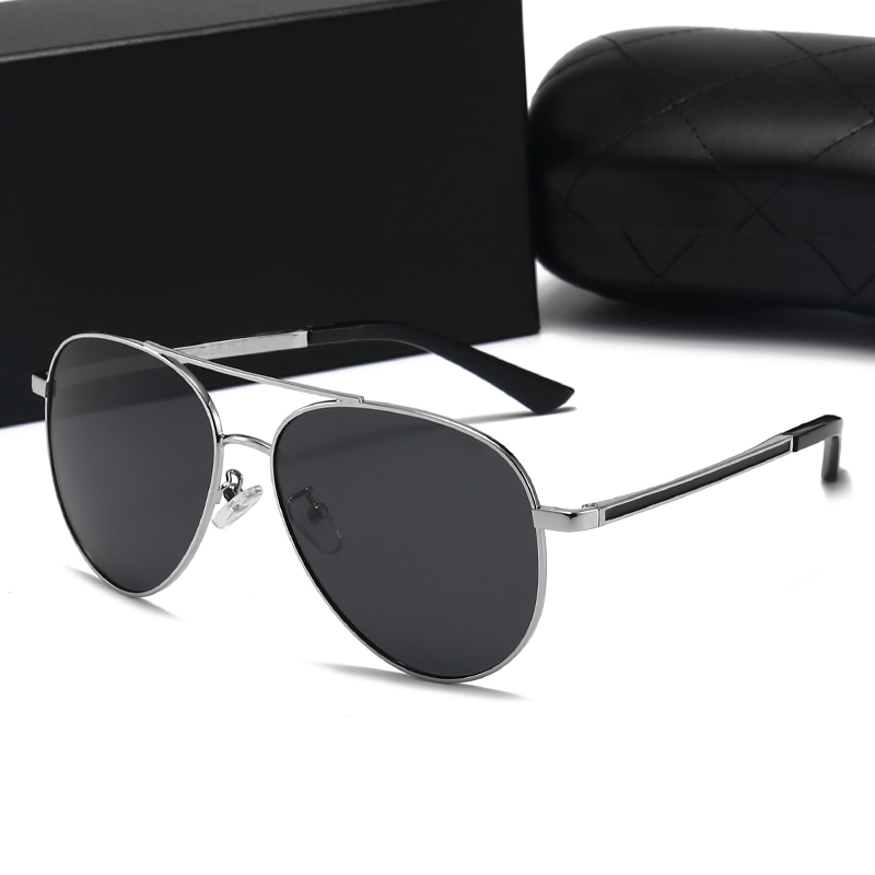 

Uxury Designer Sunglasses for Men Women Mirror Metal Frame Pilot Sunglass Classic Vintage Eyewear Anti-UV Cycling Driving 1pcs Fashion Sun Glasses with Free Case