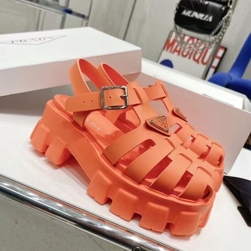 

Women Designer Sandals Top Quality Foam Rubber Sandal Fashion Platform Slides Triangle Metal Slippers Retro Beach Loafers Round Toe Sandal, Color 6