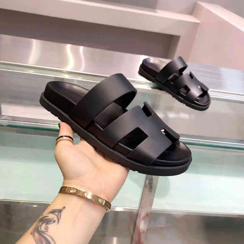 

Chypre Designer Slippers Herme Summer Leather Flat Bottom Sandals Men Wear Non Slip Second Uncle Slippers Muffin Beach Shoes Outdoor Flip Flops, Black