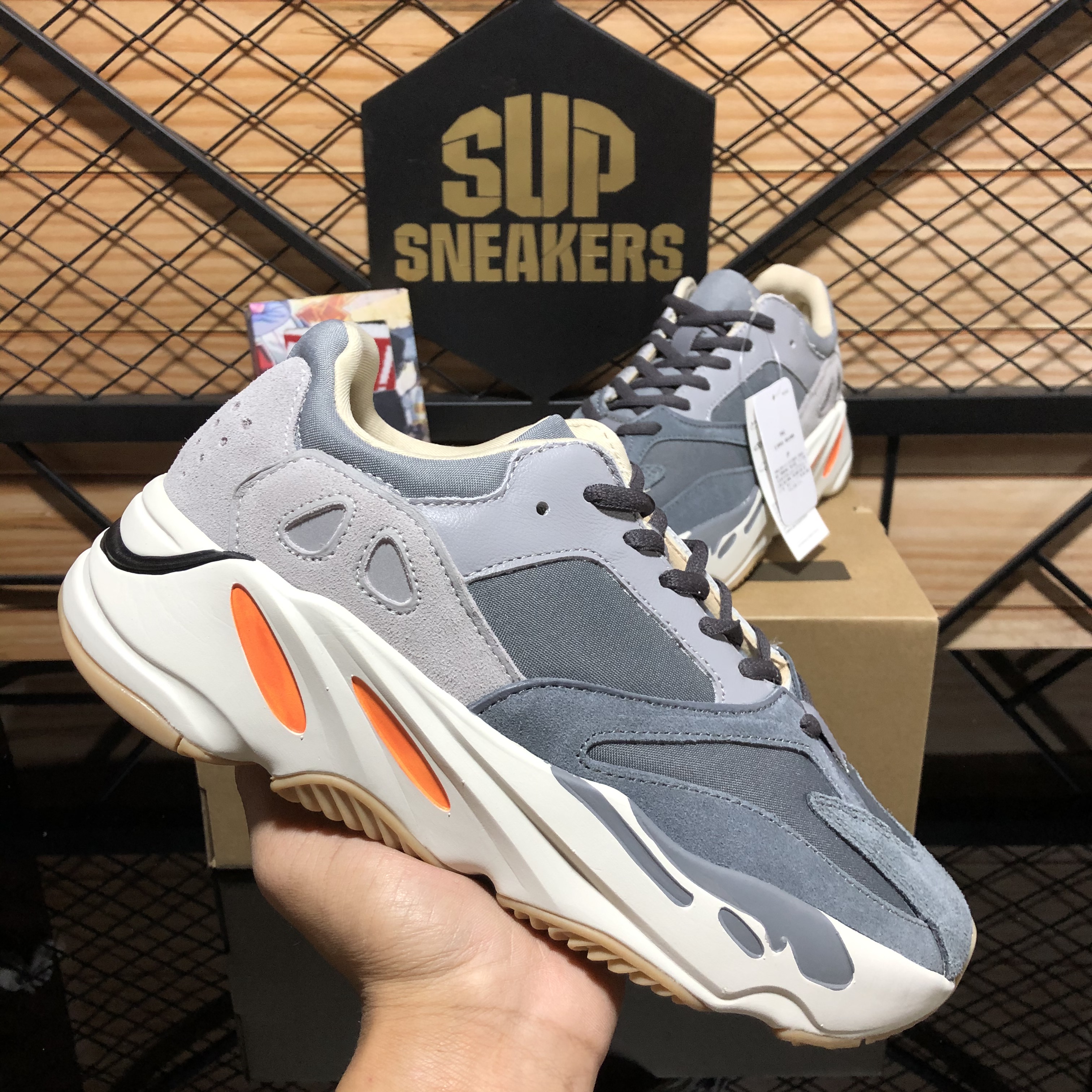 Chaussures en gros de Top Men Femmes 700 Mesh Sports Chaussures de course Breffe-Inertia Réflexion Gris Solide Blue Vanta West Sweet Sport Traine