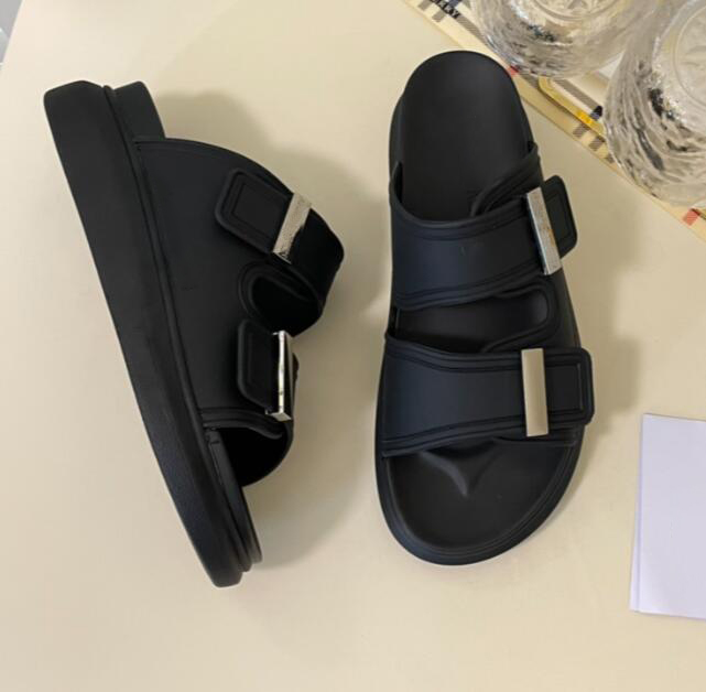 

2022 Designer Luxury Hybrid Slippers Round Toe Silhouette Oversized Hybrid Slide Black Rubber Sandals Silver Hardware Women Shoes Brown, Box