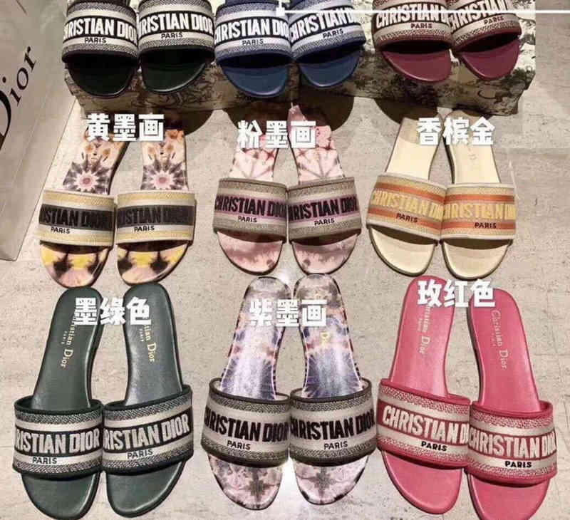 

Womens Designer Slippers Christians 2022 Spring and Summer Leather Letter Women's d Embroidery Outside Wear Ins Super Fire Net Red Thick Heel One Word Sandal Women, Rose red flower