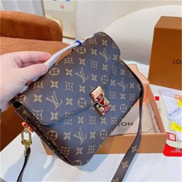 

New Style Designer Handbags Women Vintage Leather Shoulder Bags Claddis Embossing Messenger Bags Purse Lady Classic Satchel Tote Wallet