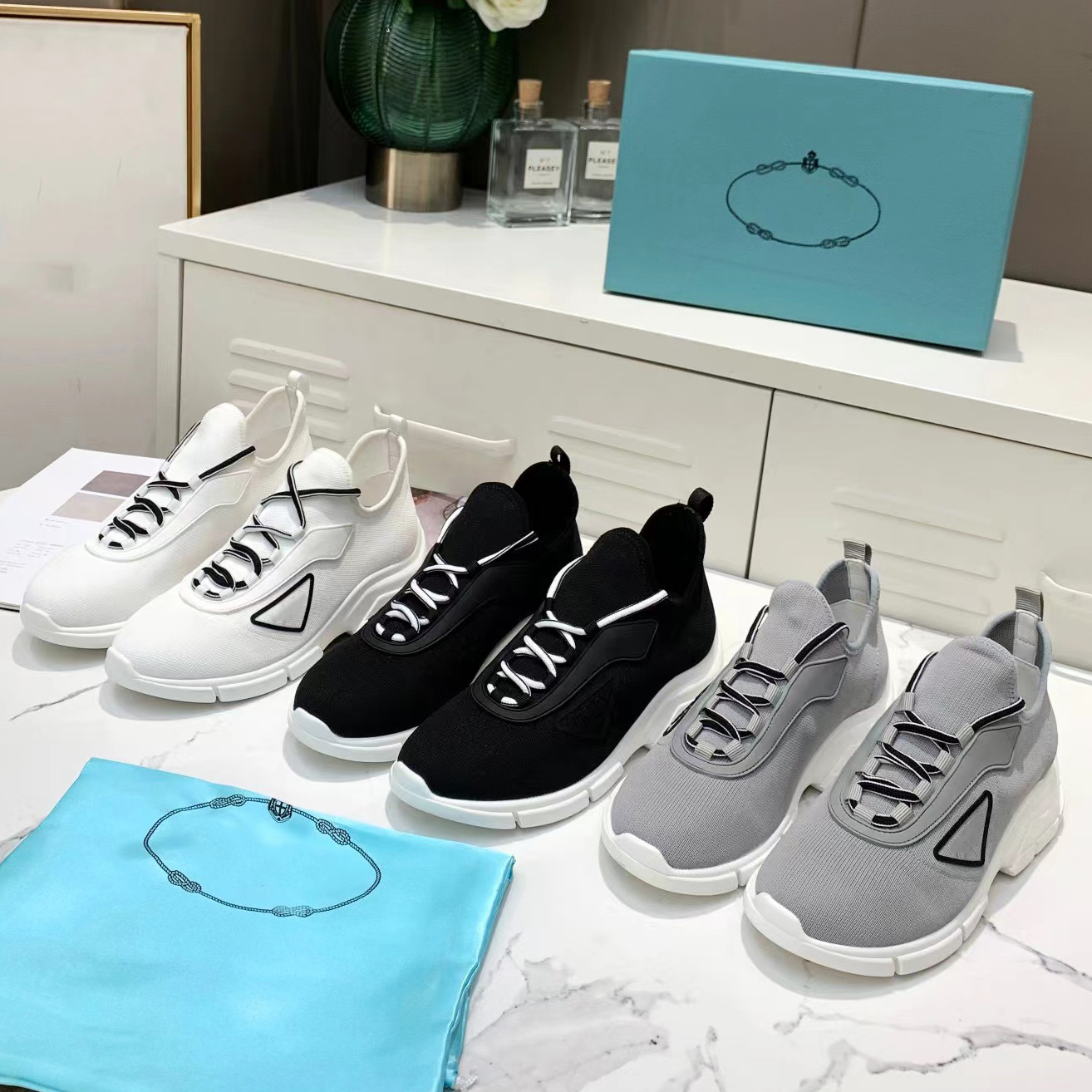 

2022 Breathable material knitting fabric casual shoes Black Grey Design women's sneakers classic style comfortable flats sport outdoor sneaker 35-41, White