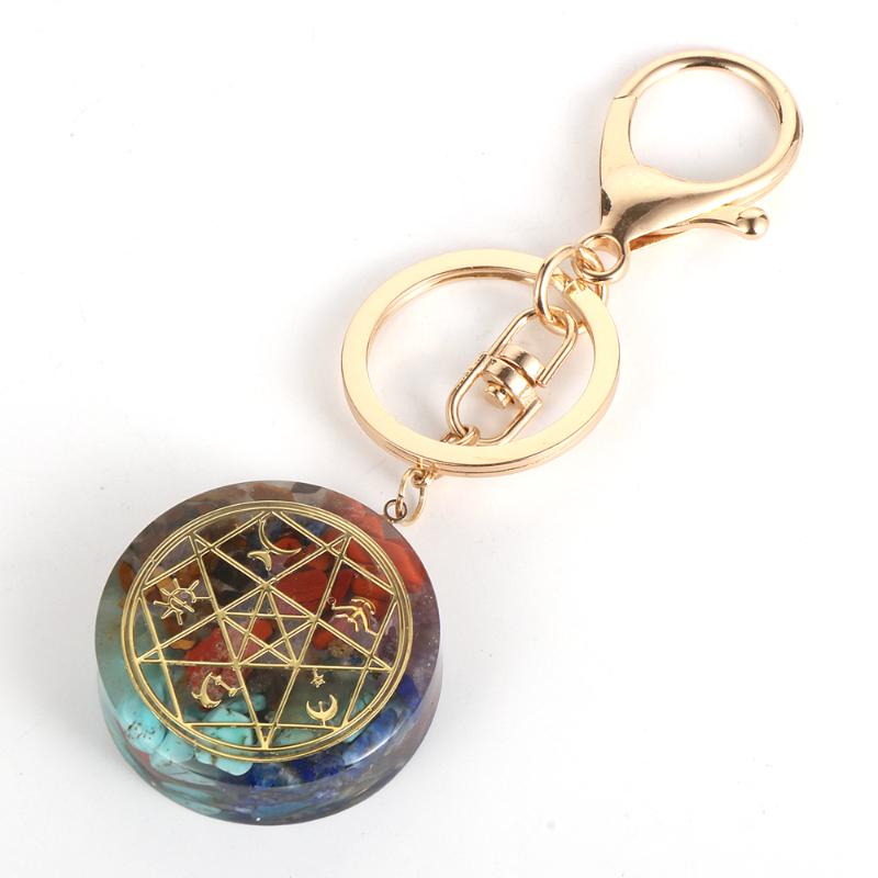 

Keychains Reiki 7 Chakra Energy Orgonite Pendant Keychain Men Women Yoga Healing Colorful Natural Chip Stone Orgone Car Key Chain