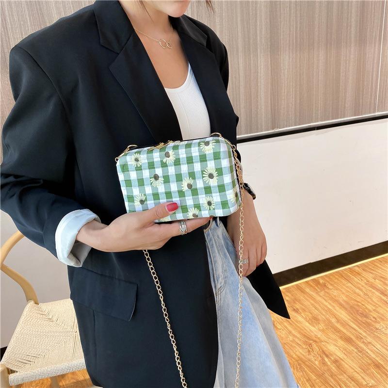 

Evening Bags Chrysanthemum Small Square Bag Net Celebrity Fashion Wild Tide Girl PVC One-shoulder Female Messenger Daisy Box BagEvening, Black