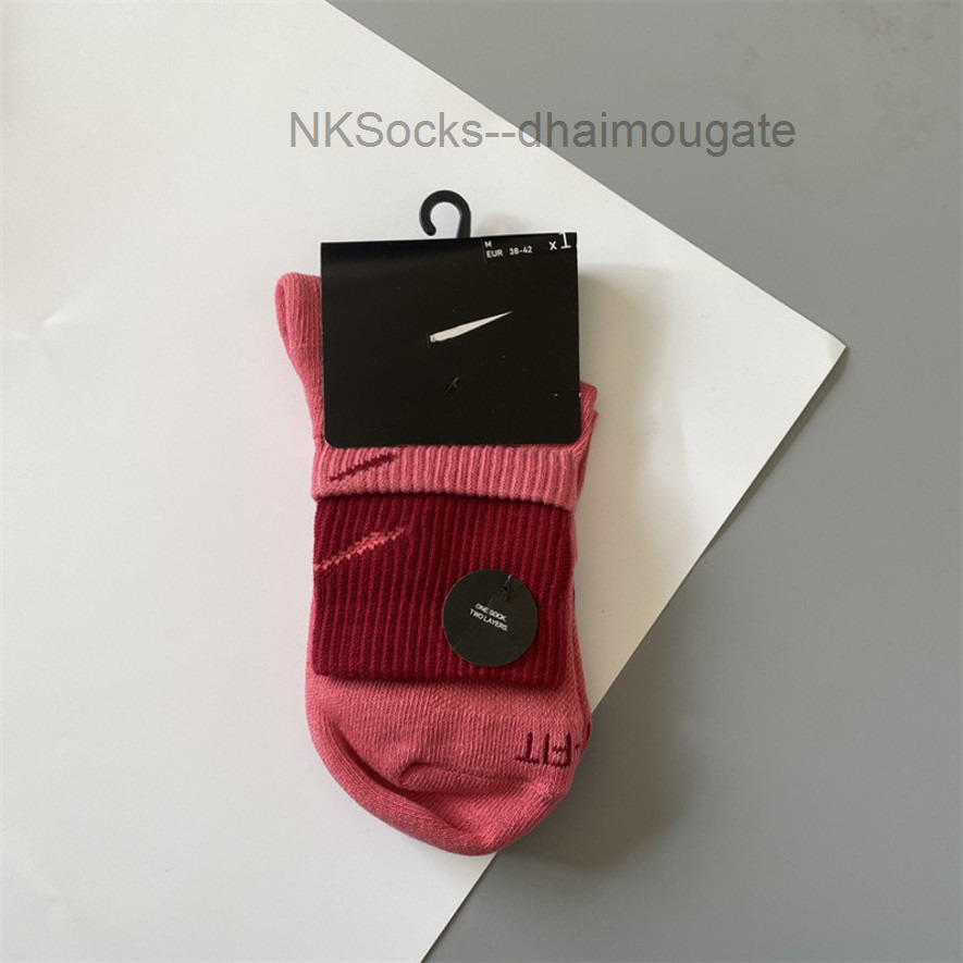 

Fashion Classic Men Socks Hook Brand Color Stitched Men's Women's Long Tube Sports Training Sock Street Couple Middle Tubes Luxury Medium Sportsocks Eur Size F19r, Medium tube 2