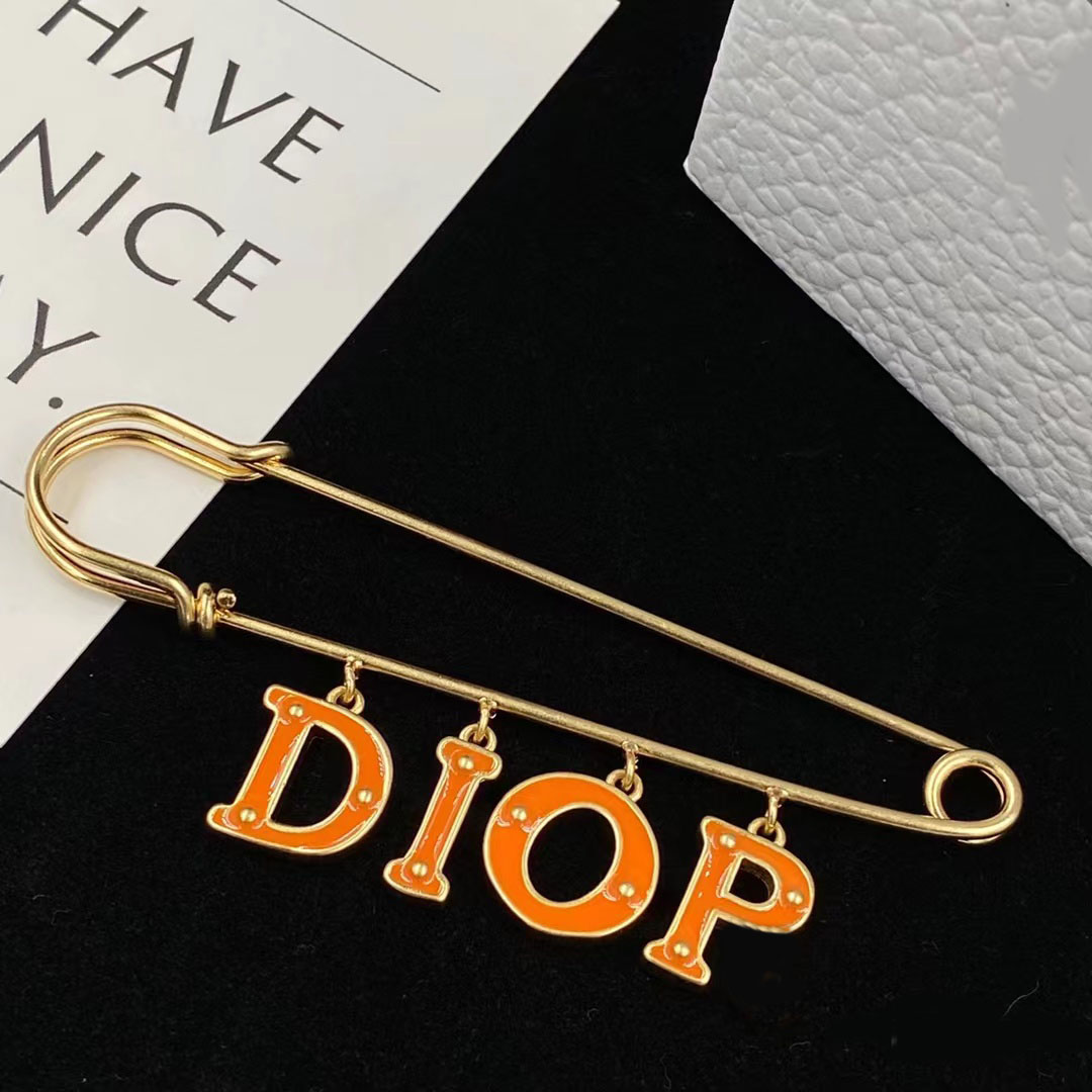 

luxury designer 2022 new orange letters pendant brooch fashion jewelry