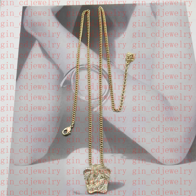 

Fashion Designer Necklace V Letter Pendant Banshee Medusa Head 18K Gold Plated Womens VE4
