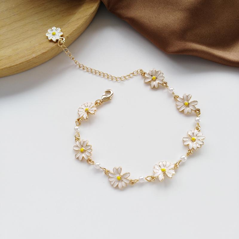 Bracelets de charme Mode Sweet Daisy Fleur Personnalité Minimaliste Fleurs Perle Bracelet Femmes Fête Banquet Déclaration Bijoux GiftCharm