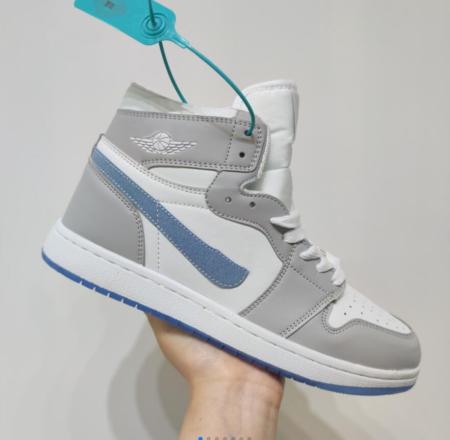 

Shoes Wmns 1 Mid Ice blue Basketball 1s High Women Men Sneakers Sports Jumpman BQ6472 105 Shoe, Bubble film