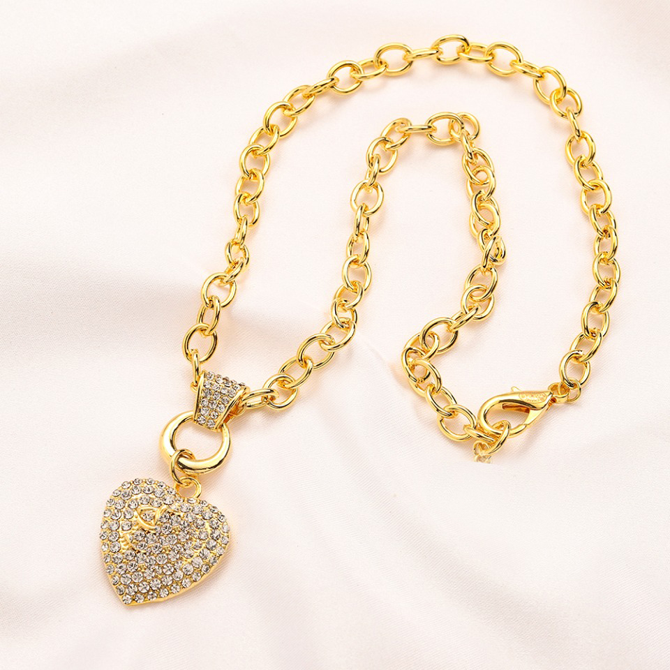 

11style Never Fading 18K Gold Plated Luxury Brand Designer Pendant Necklaces Stainless Steel Double Letter Choker Pendant Necklace Chain Jewelry Accessories