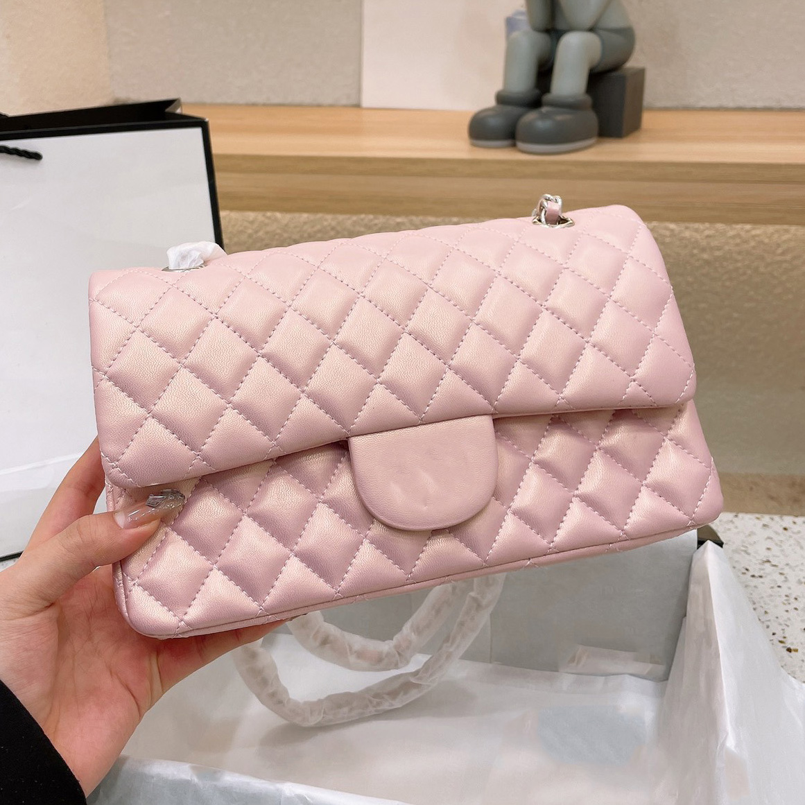 

Pearlescent Pink White Flap Crossbody Bag Classic Caviar Leather Quilted Diamond Gold Silver Buckle Design Shoulder Bag Luxury Designer Womens Wallet Handbag 25cm