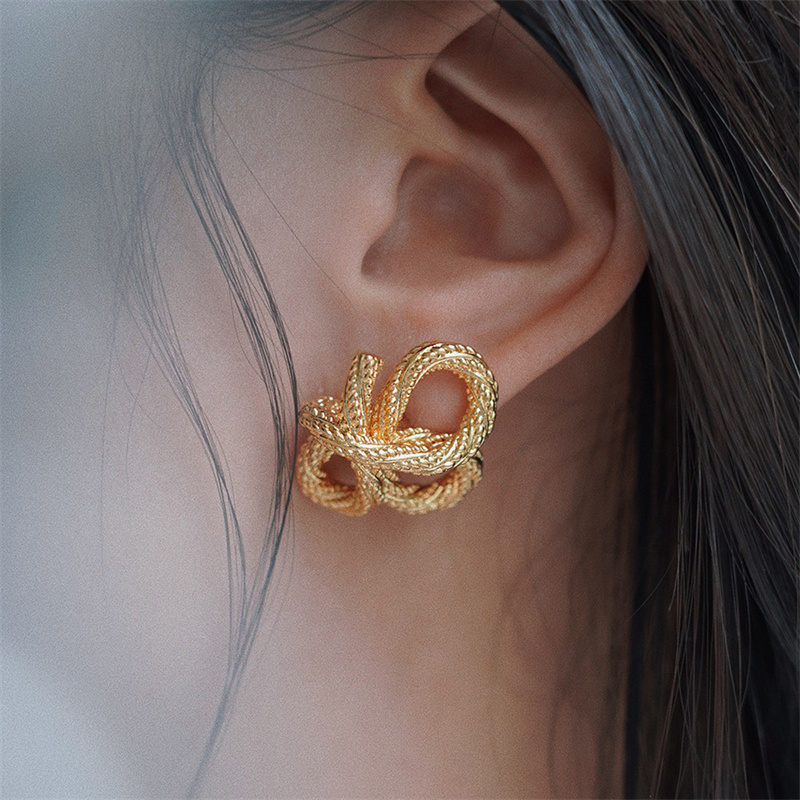 

Ins French Art Retro Twist Knotted Stud Earrings Metal Temperament High Fashion All-Match Jewelry Gift Accessories