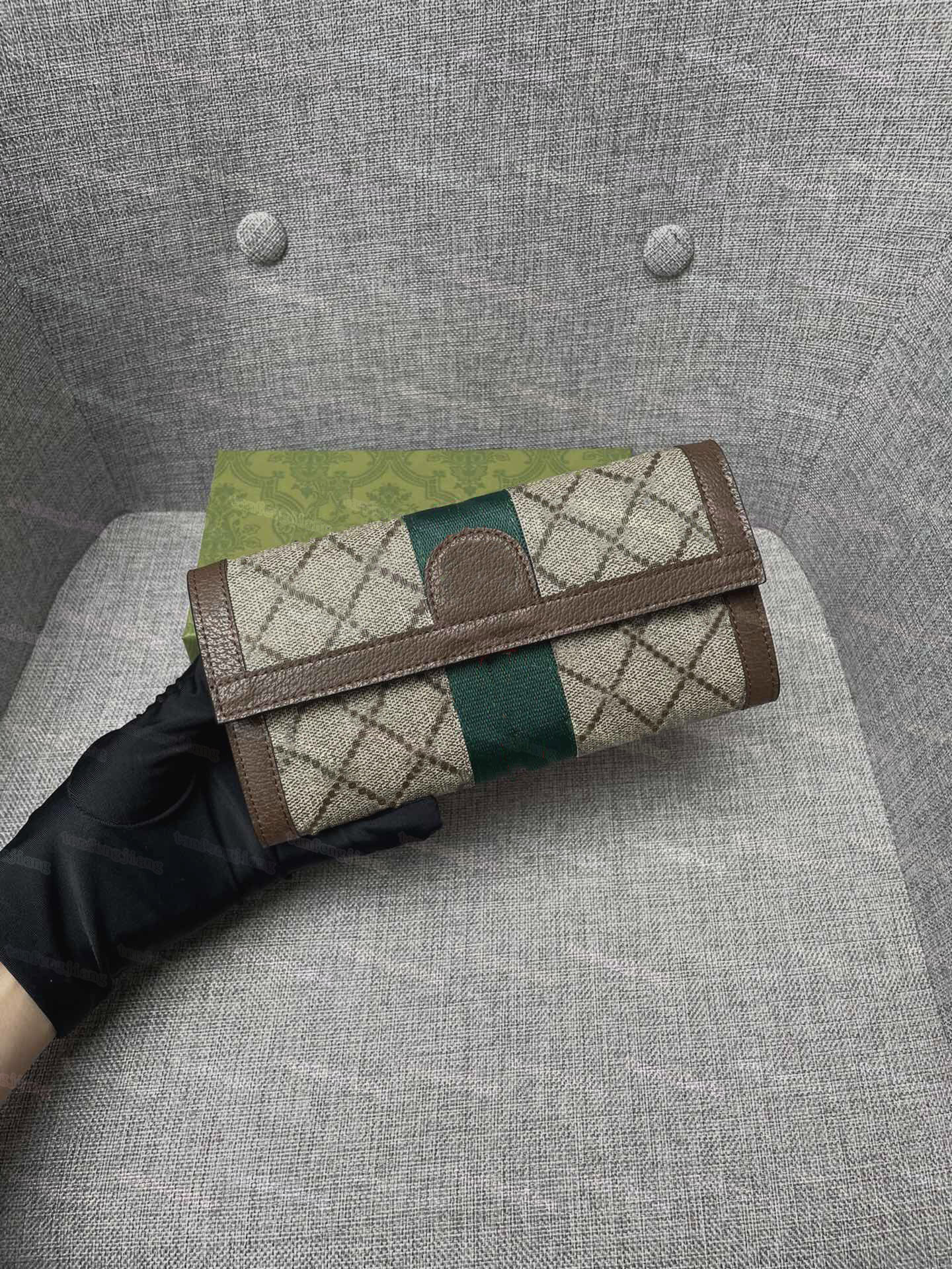 

Fashion top quality men and women Wallet Three piece suit Card Leather Designer famous brand long European and American style matching box SIZE 19-9-2CM 7944512