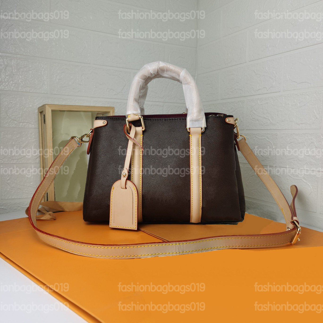 

OPEN HANDBAG M44818 Classic Womens Tote Bag Monograms Coated Canvas Luxurys Shoulder Bag with Top Handle Detachable Adjustable Strap