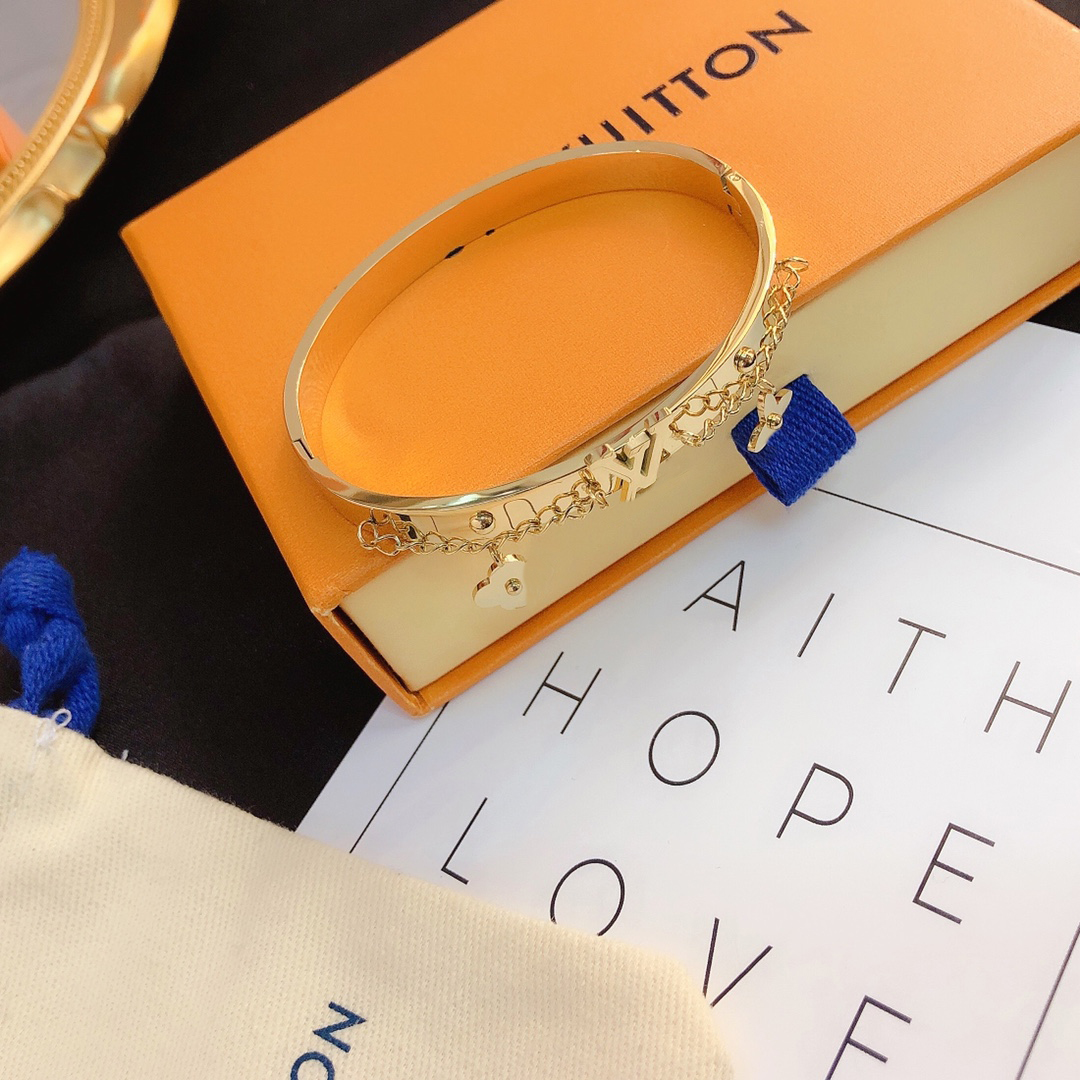 

Fashion Style Bracelets Women Bangle Designer Letter 18K Gold Plated Bangle Wholesale Stainless Steel Wristband Cuff Fashion Jewelry Accessories S109