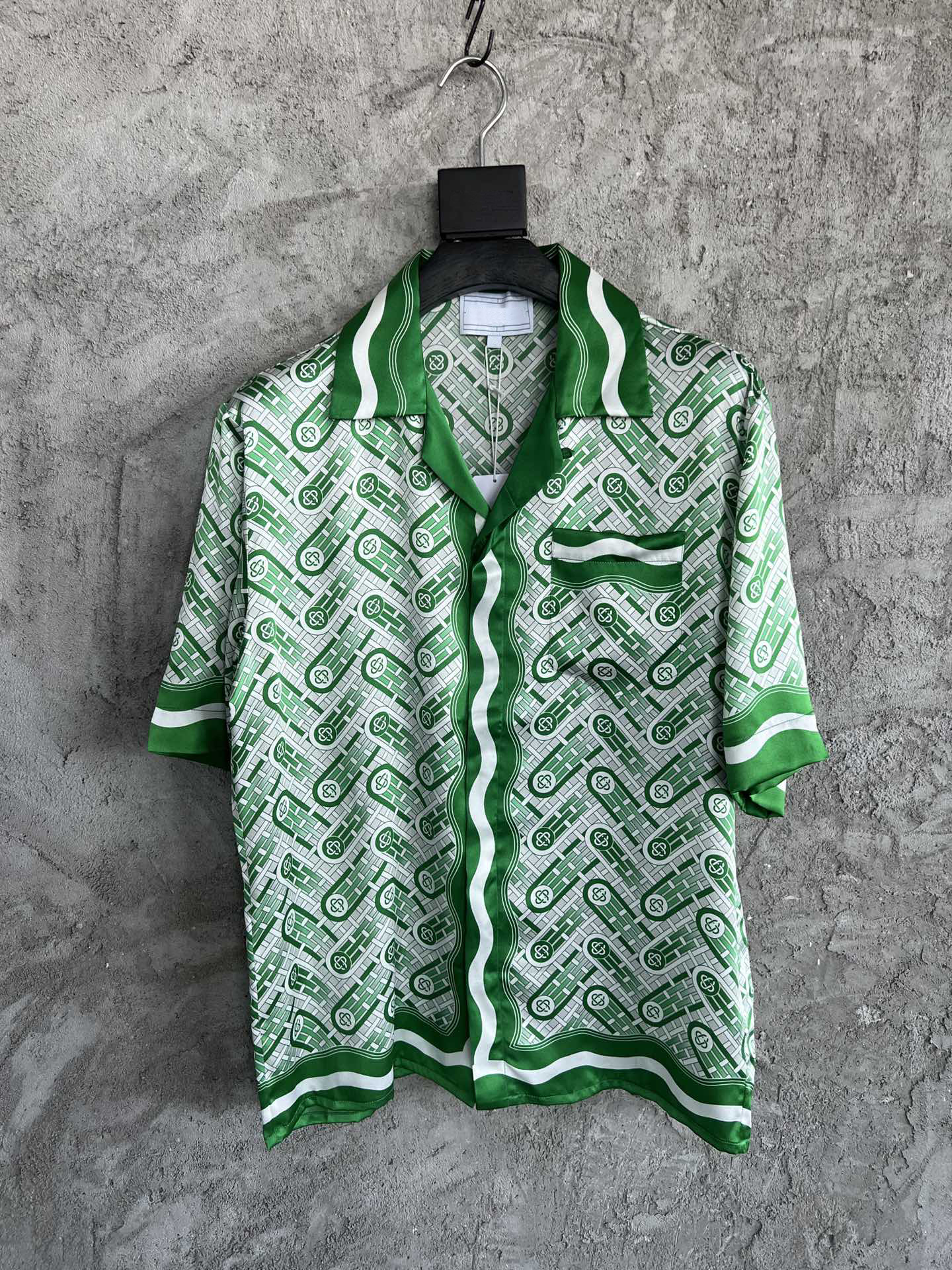 

Summer 2022 NEW FASHION BRAND SHORT SLEEVED Shirts ~ US size designer shirt ~ high quality silk material printed design mens luxury single row button shirt, Multi