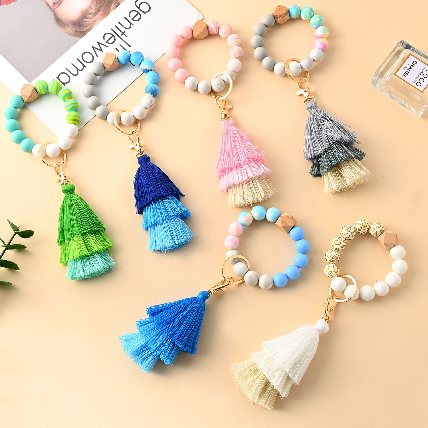 

Girls Jewelry 2022 Newest Silicone Beaded Bracelet Wristband Bracelet Cotton Thread Tassel Keychain Bracelet Holder Women Ladies, As show