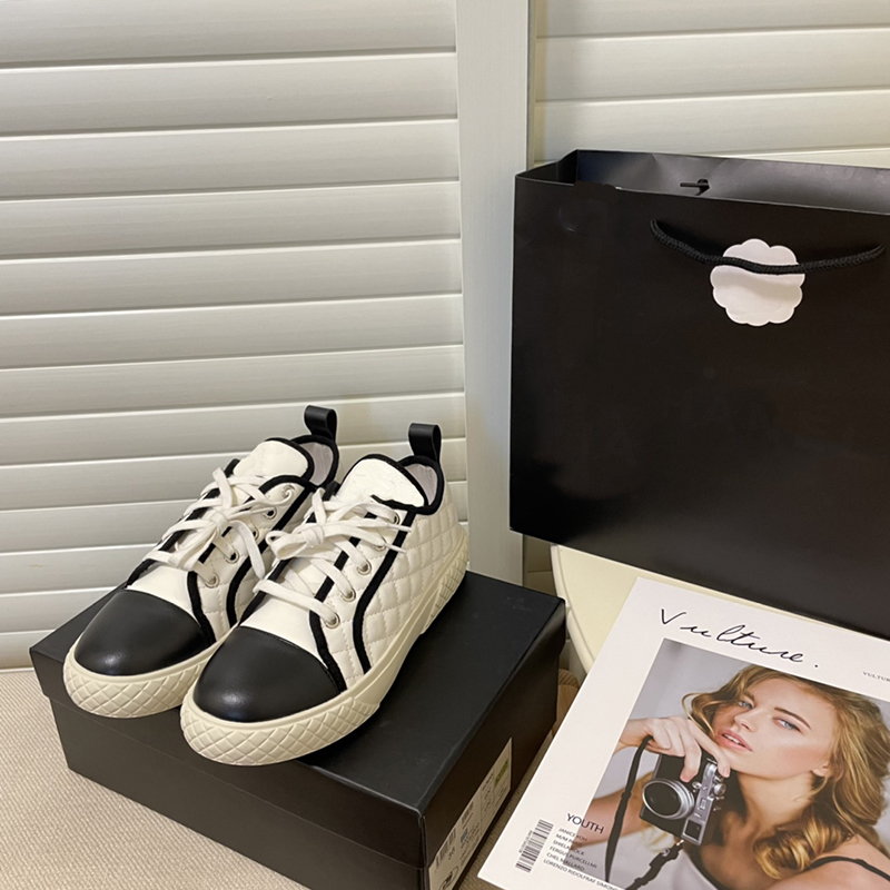 

Designer Leather Fashion Womens Shoes Black and White Embroidered Thread Colorblock Biscuit Shoes Thick Sole Overtime Sneakers Classic Versatile