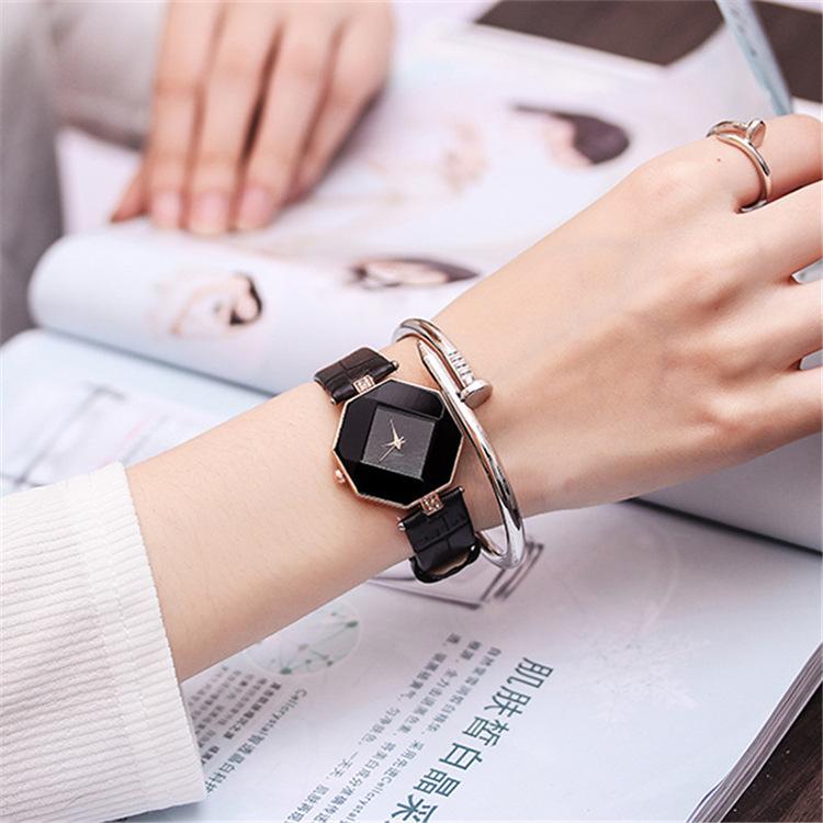 

Wristwatches Korean Version Of High Temperament Fashion Trend Diamond Ladies Watch Student Belt Quartz Gift Clock, Red
