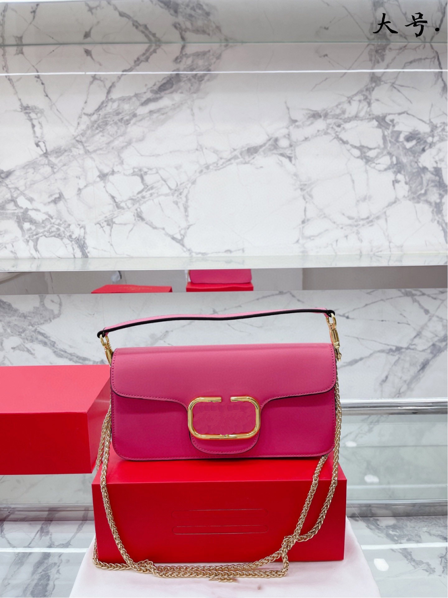 

Designers shoulder bag luxurious tote purse handbag message bags cluth top quality Brand classic Genuine leather Crossbody Box Size 28CM vlogo Signature Gold Chain, Yellow